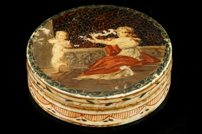 Lot 229 - A fine antique early 19th Century snuff / pill...