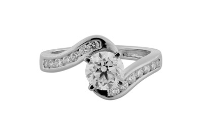 Lot 255 - A DIAMOND SINGLE STONE RING