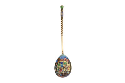 Lot 221 - A Nicholas II early 20th century Russian cloisonné enamel and 84 zolotnik silver gilt spoon, Moscow post-1908 by the 6th Artel