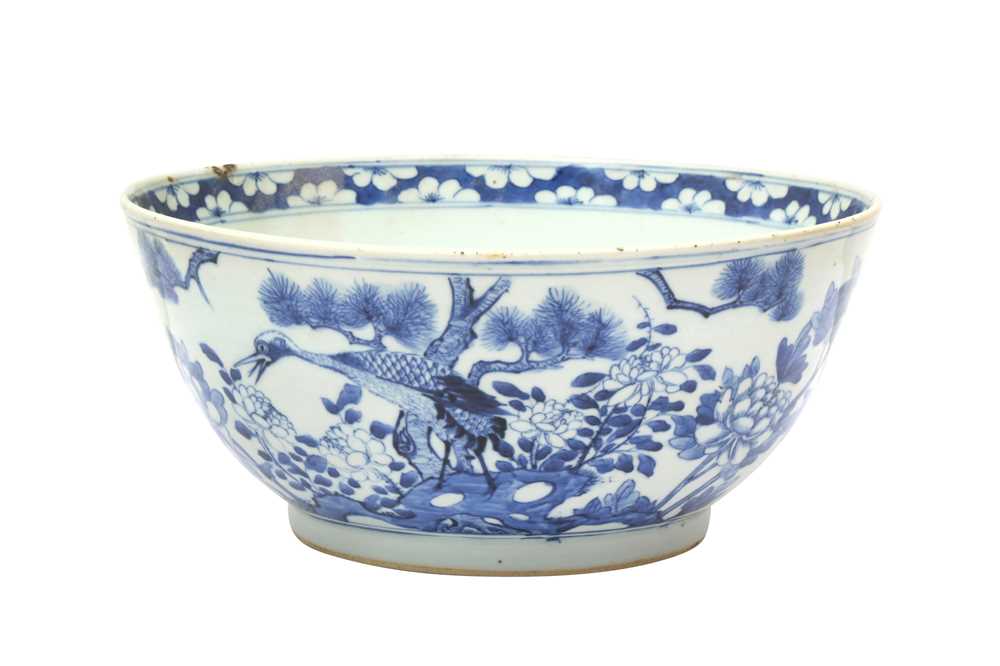 Lot 453 - A CHINESE BLUE AND WHITE 'BIRDS AND BLOSSOMS' BOWL