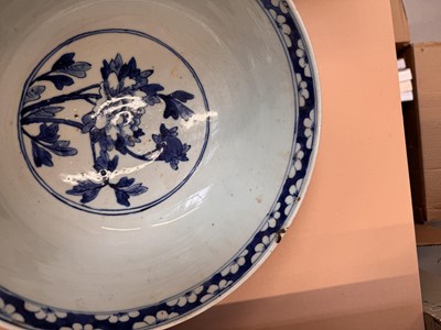 Lot 453 - A CHINESE BLUE AND WHITE 'BIRDS AND BLOSSOMS' BOWL