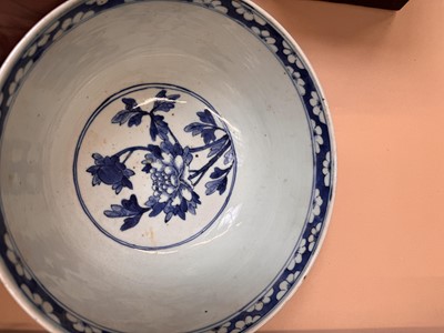 Lot 453 - A CHINESE BLUE AND WHITE 'BIRDS AND BLOSSOMS' BOWL
