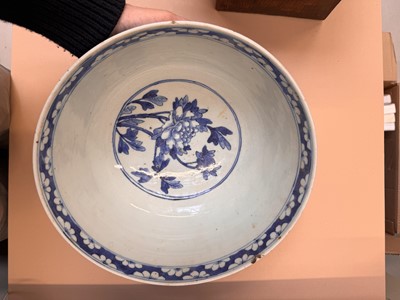 Lot 453 - A CHINESE BLUE AND WHITE 'BIRDS AND BLOSSOMS' BOWL