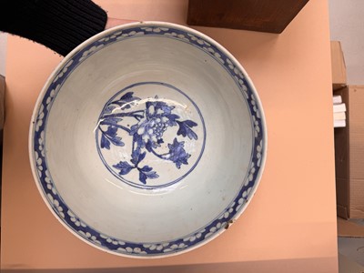 Lot 453 - A CHINESE BLUE AND WHITE 'BIRDS AND BLOSSOMS' BOWL