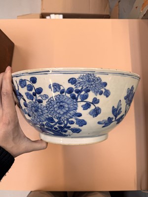 Lot 453 - A CHINESE BLUE AND WHITE 'BIRDS AND BLOSSOMS' BOWL