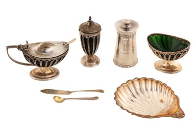 Lot 132 - An Edwardian sterling silver three-piece cruet set, Birmingham 1909 by A Marston and Co