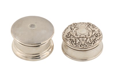 Lot 105 - A George V sterling silver powder box, London 1931 by Comyns