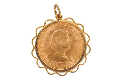 Lot 58 - A YOUNG QUEEN ELIZABETH II SOVEREIGN PENDANT