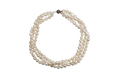 Lot 23 - A THREE-STRAND PEARL NECKLACE