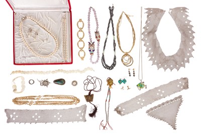 Lot 45 - A LARGE GROUP OF SILVER AND COSTUME JEWELLERY