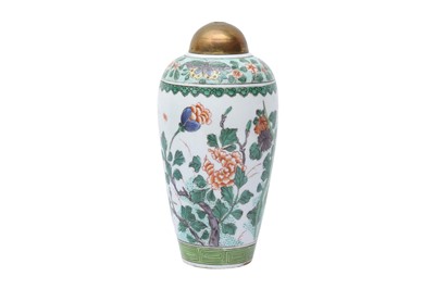 Lot 472 - A CHINESE FAMILLE-VERTE VASE