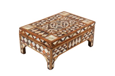 Lot 171 - A 17TH-18TH CENTURY MOTHER OF PEARL INLAID MIRROR BOX