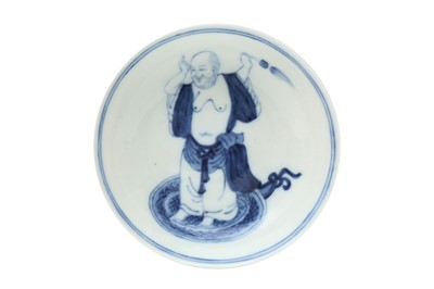 Lot 426 - A CHINESE BLUE AND WHITE 'MONK' DISH