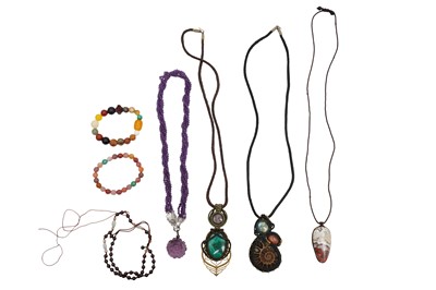 Lot 32 - A GROUP OF SEMIPRECIOUS GEM-SET COSTUME JEWELLERY
