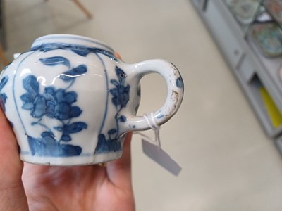 Lot 424 - A SMALL CHINESE BLUE AND WHITE TEAPOT AND COVER