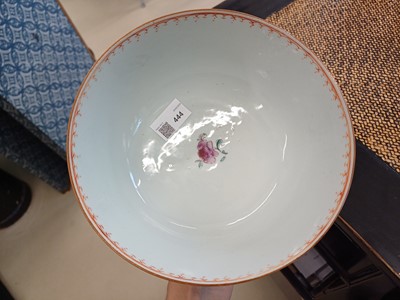 Lot 444 - A SMALL CHINESE EXPORT FAMILLE-ROSE 'MANDARIN PALETTE' BOWL