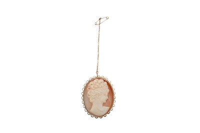 Lot 20 - A CAMEO BROOCH