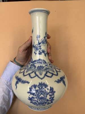 Lot 468 - A CHINESE BLUE AND WHITE 'LOTUS' BOTTLE VASE