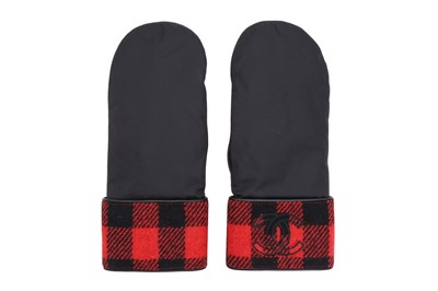 Lot 104 - Chanel Leather Tweed CC Mittens - Size L