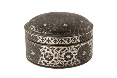 Lot 162 - AN INDIAN 17TH CENTURY BIDRI BOX