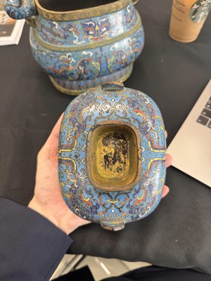 Lot 557 - A CHINESE CLOISONNÉ ENAMEL 'PHOENIX' VASE AND COVER, HU
