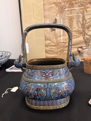 Lot 557 - A CHINESE CLOISONNÉ ENAMEL 'PHOENIX' VASE AND COVER, HU