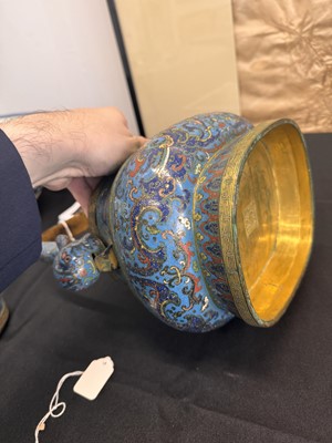 Lot 557 - A CHINESE CLOISONNÉ ENAMEL 'PHOENIX' VASE AND COVER, HU
