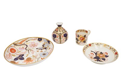 Lot 230 - A SMALL GROUP OF DERBY AND CROWN DERBY IMARI PORCELAIN