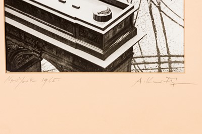 Lot 326 - André Kertész (1894-1985)
