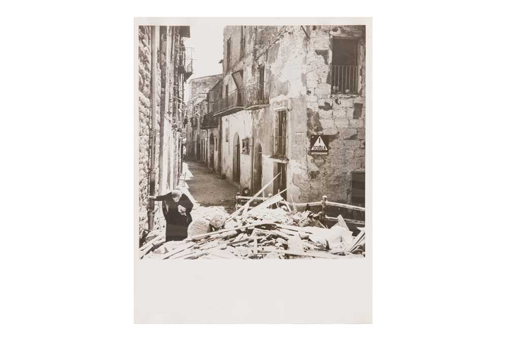 Lot 59 - Robert Capa (1913-1954)