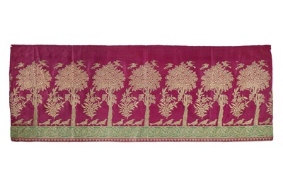 Lot 90 - AN EARLY 18TH CENTURY PERSIAN SAFAVID OR AFSHARID SILK AND METAL-THREAD BORDER PANEL
