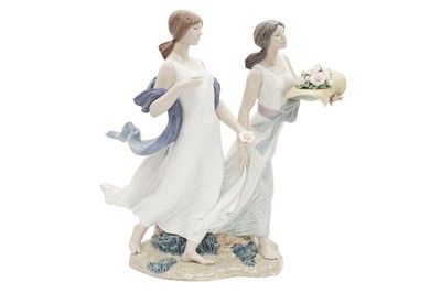 Lot 236 - A LLADRO 'SUMMER ROSES' FIGURAL GROUP