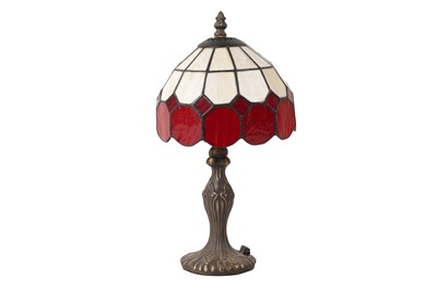 Lot 336 - A TIFFANY STYLE TABLE LAMP