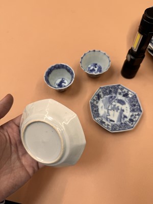 Lot 436 - A GROUP OF SMALL CHINESE BLUE AND WHITE DISHES AND CUPS