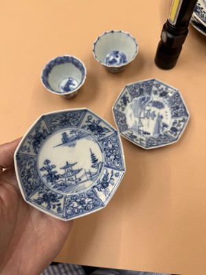 Lot 436 - A GROUP OF SMALL CHINESE BLUE AND WHITE DISHES AND CUPS