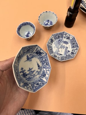 Lot 436 - A GROUP OF SMALL CHINESE BLUE AND WHITE DISHES AND CUPS
