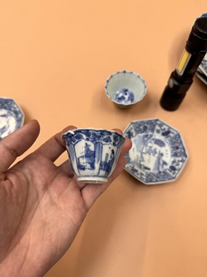 Lot 436 - A GROUP OF SMALL CHINESE BLUE AND WHITE DISHES AND CUPS