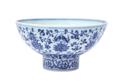 Lot 518 - A CHINESE BLUE AND WHITE 'EIGHT BUDDHIST EMBLEMS' STEM BOWL