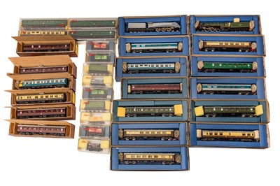 Lot 151 - A MIXED LILIPUT OO GAUGE GROUP OF LOCOMOTIVES AND ROLLING STOCK