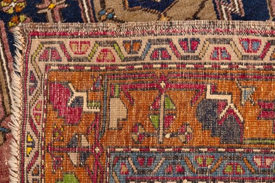 Lot 304 - A WEST PERSIAN RUG, SHIRAZ RUG AND MACHINE MADE RUG