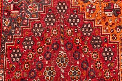 Lot 304 - A WEST PERSIAN RUG, SHIRAZ RUG AND MACHINE MADE RUG