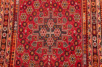 Lot 304 - A WEST PERSIAN RUG, SHIRAZ RUG AND MACHINE MADE RUG