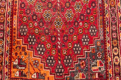 Lot 304 - A WEST PERSIAN RUG, SHIRAZ RUG AND MACHINE MADE RUG