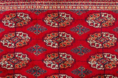 Lot 304 - A WEST PERSIAN RUG, SHIRAZ RUG AND MACHINE MADE RUG