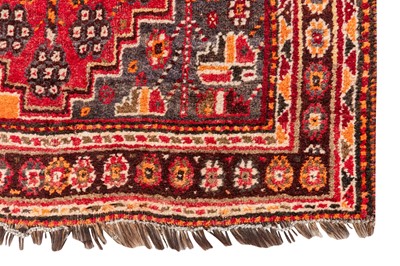 Lot 304 - A WEST PERSIAN RUG, SHIRAZ RUG AND MACHINE MADE RUG