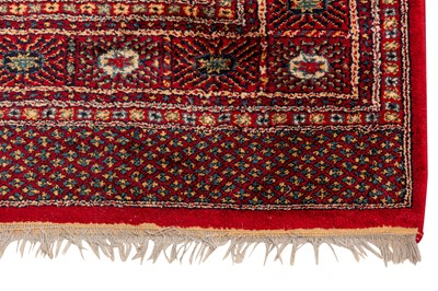 Lot 304 - A WEST PERSIAN RUG, SHIRAZ RUG AND MACHINE MADE RUG