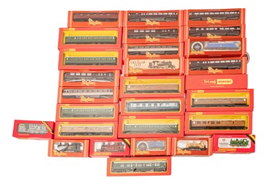 Lot 149 - A LARGE MIXED GROUP OF TRIANG HORNBY & HORNBY OO GAUGE LOCOMOTIVES & COACHES