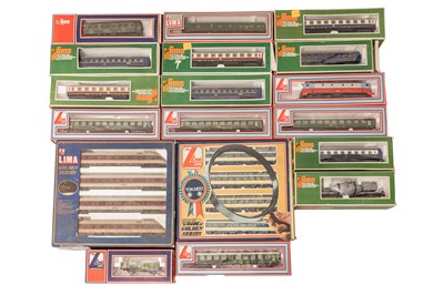 Lot 152 - A MIXED LIMA GROUP OF HO GAUGE LOCOMOTIVES AND ROLLING STOCK