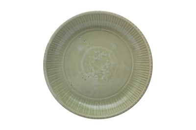 Lot 295 - A CHINESE LONGQUAN CELADON-GLAZED DISH