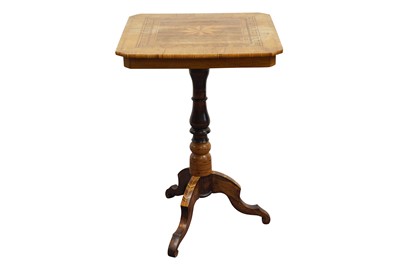 Lot 420 - A LATE 19TH CENTURY SORRENTO INLAID WALNUT PEDESTAL LAMP TABLE